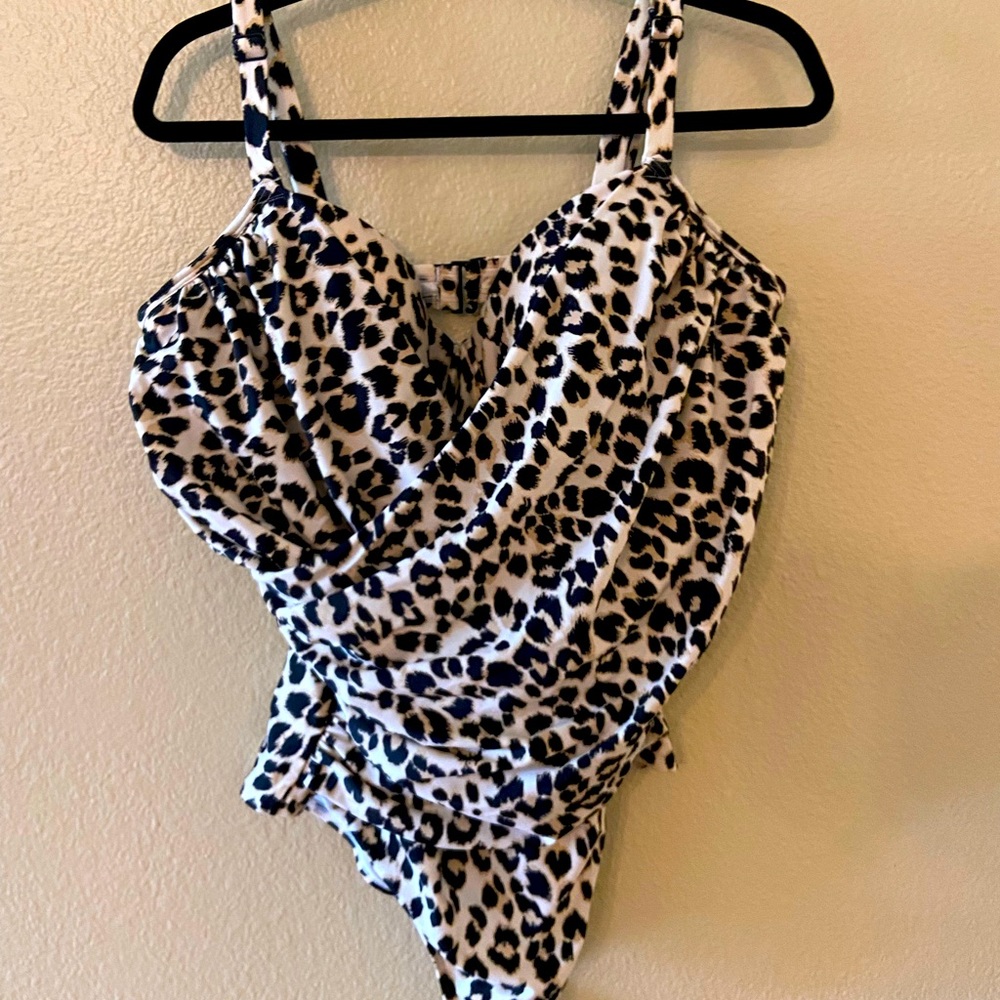 Leopard ruched Swimsuit Old Navy size 20